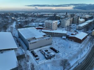 Urhea-kampus talvella ilmasta kuvattuna